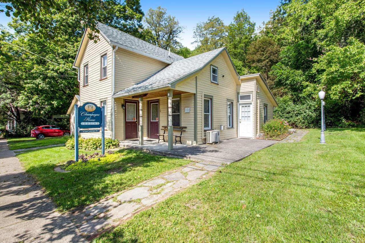 Champagne House Studios Hammondsport Rum bild